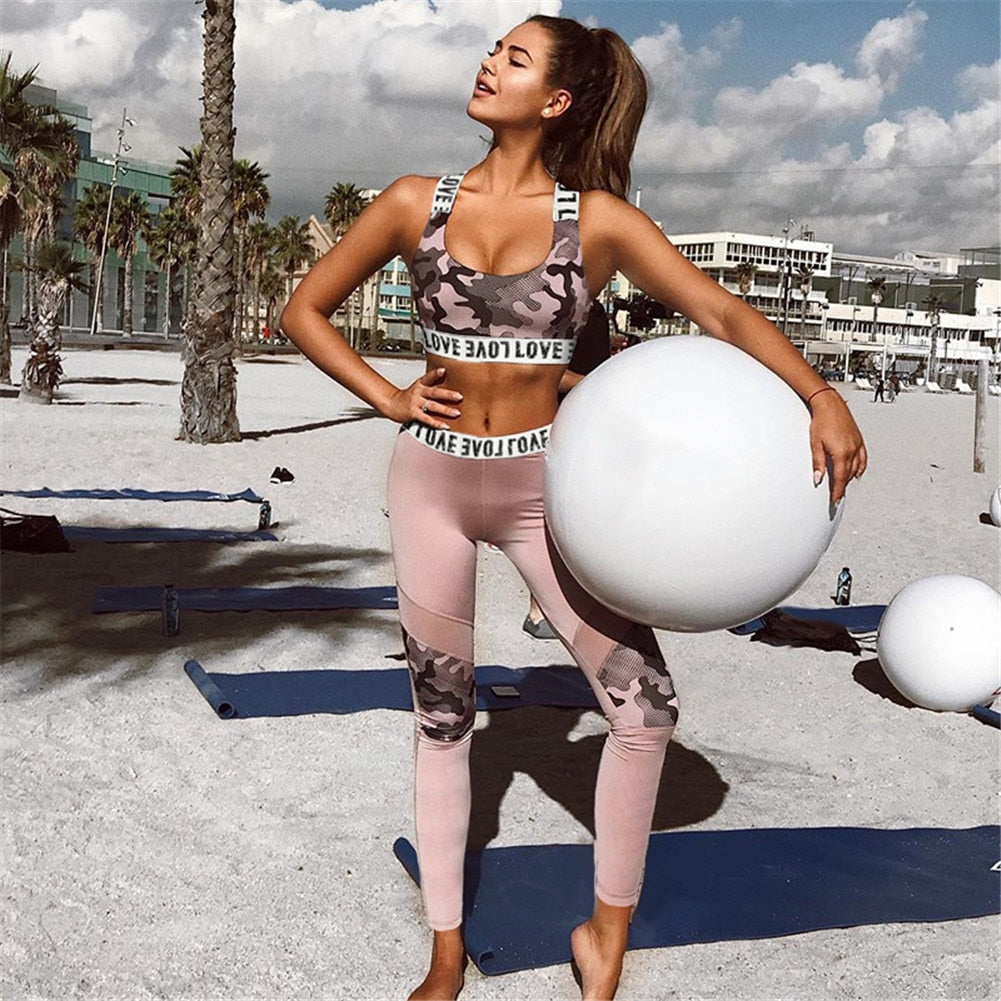 Stylish Pink Camo Fitness Set W Breathable Material.